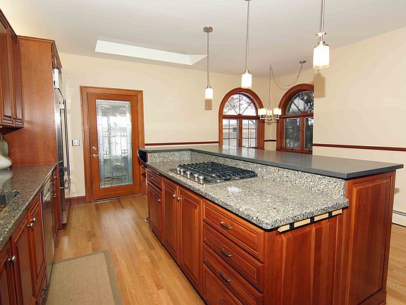 3rd image of 649 Goodrich Ave