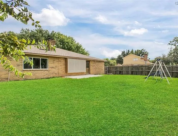 10022 Old Towne Ln — Photo 4