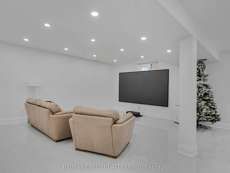 49 Kenton Dr — Photo 38