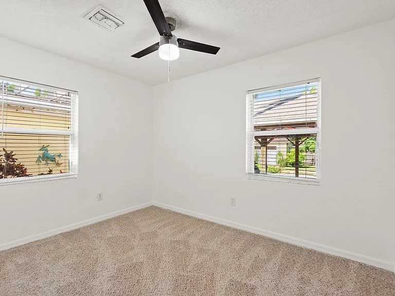 2207 S Lincoln Ave — Photo 19