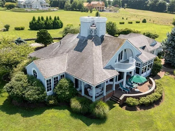 33 Courageous Cir, Bristol, RI 02809