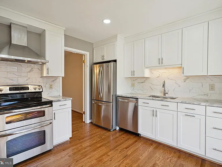 3162 Borge St — Photo 11