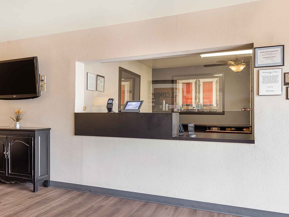 Lobby and Guest Check-in