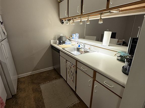 2nd image of 102 Calhoun St Unit 112