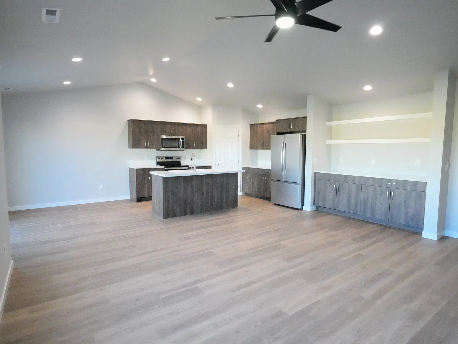 1602 Dyer St — Photo 4