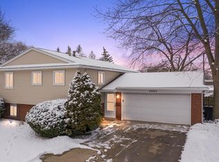 23923 Brookplace Ct, Farmington Hills, MI 48336