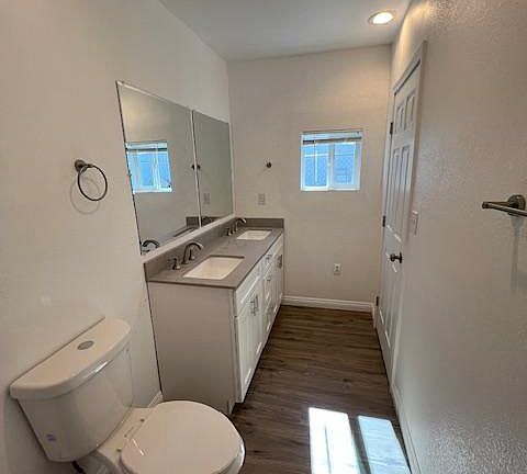 4th image of 9041 Piedra Ave
