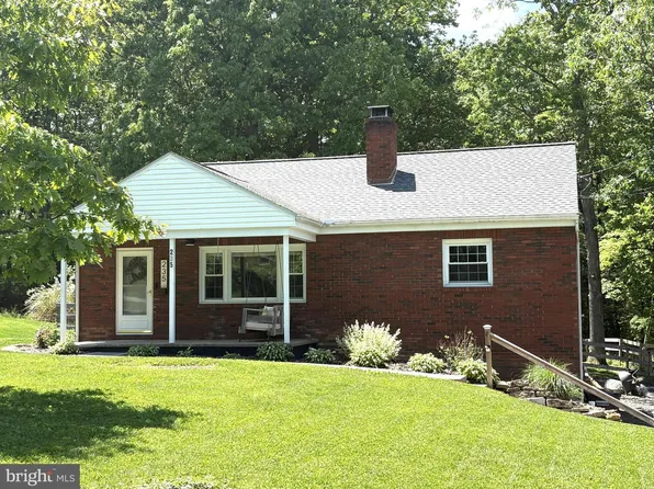 235 Deepwood Dr, Pine Grove Mills, PA 16868