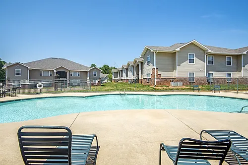 Laurel Pointe Photo 1