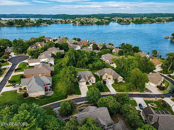 2nd image of 140 Coyatee Cir