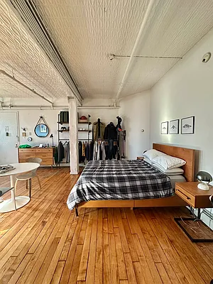 Rented by EXR | media 9