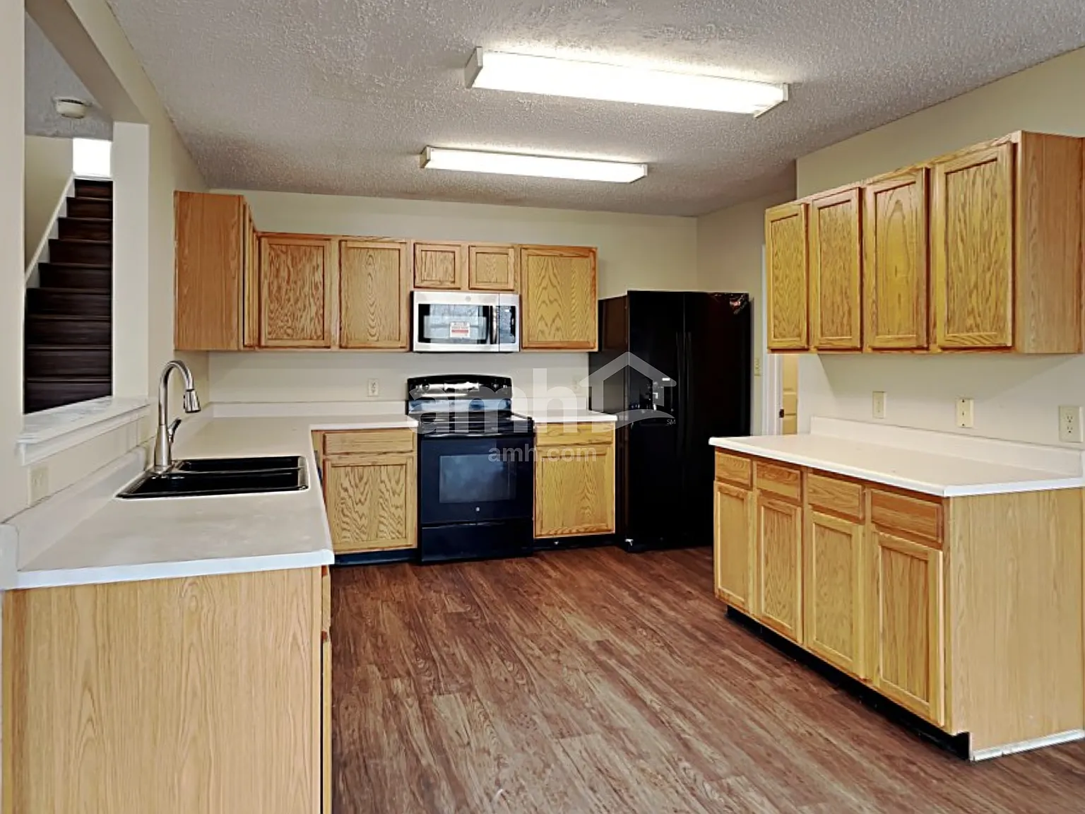 3 bed, 2.5 bath, 3036 sqft, $2,435 — Photo 3