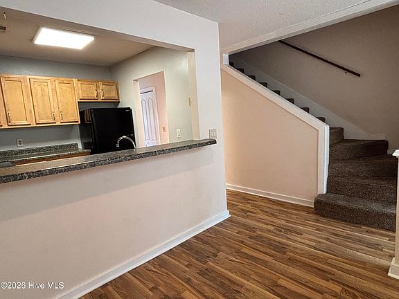 5th image of 215 Saint Luke Ct