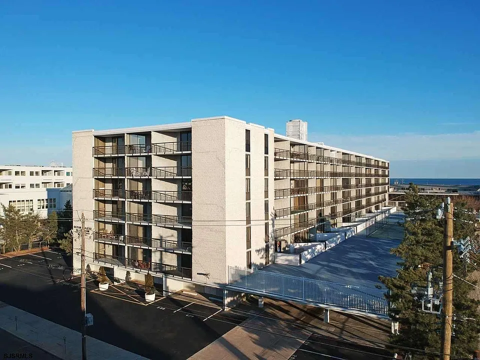 935 Ocean Ave #207