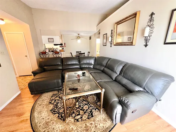 10101 S Gessner Rd APT 213, Houston, TX 77071