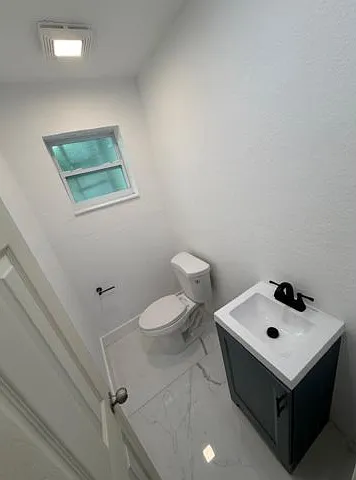 6410 NW Miami Ct — Photo 5