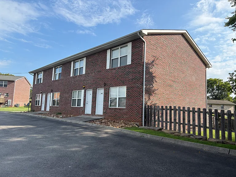 1582 Meadow Spring Dr — Photo 1