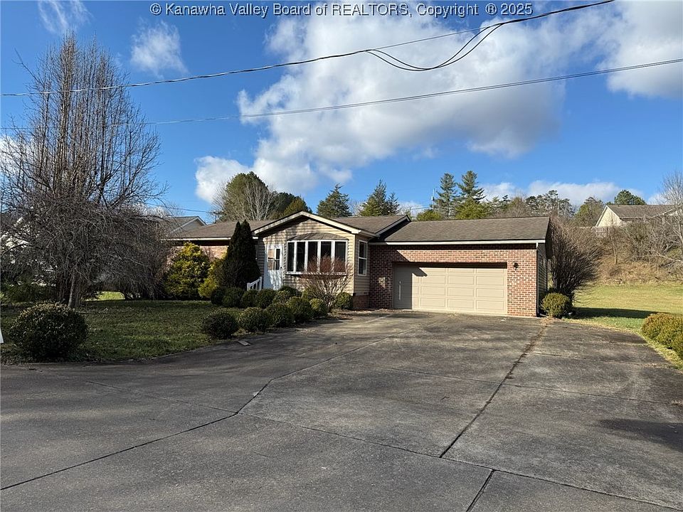 1st image of 99 Carriage Hill Ln