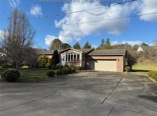 99 Carriage Hill Ln, Kenna, WV 25271