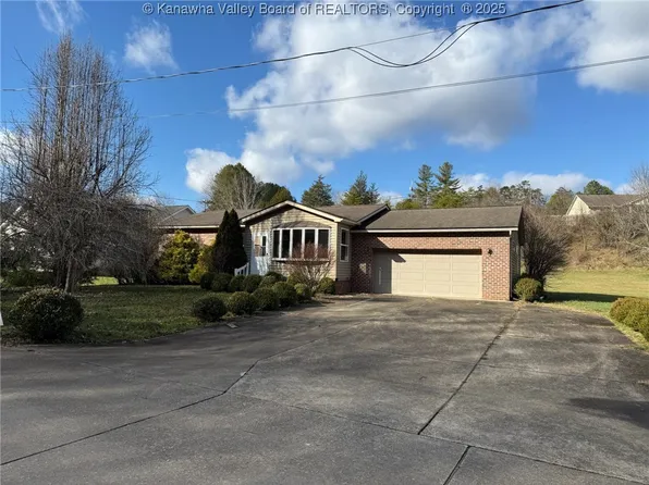 99 Carriage Hill Ln, Kenna, WV 25271