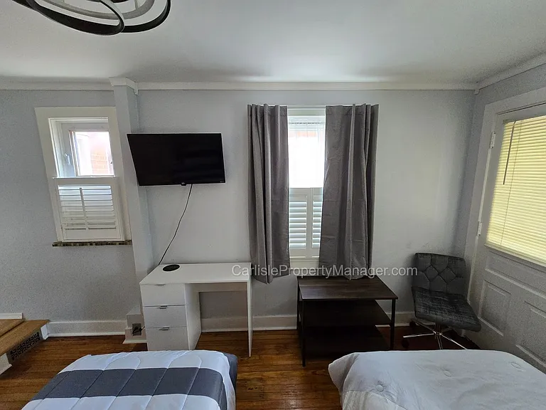 158 E High St — Photo 32