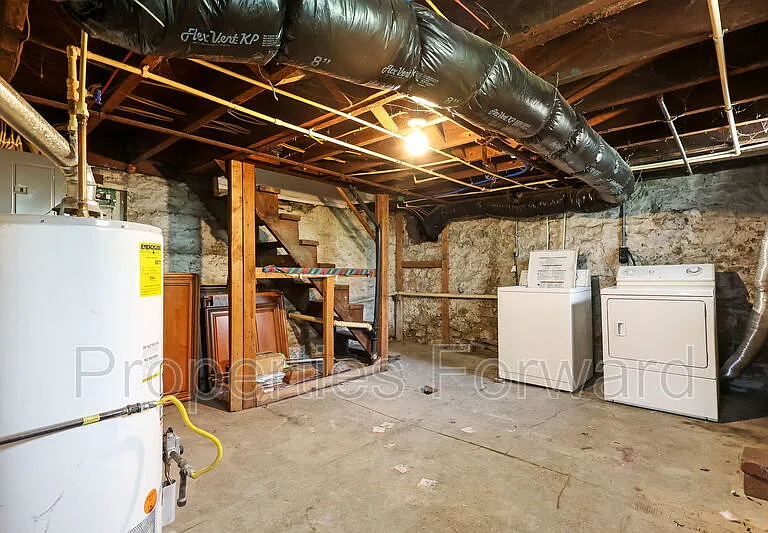 673 E Sycamore St — Photo 26