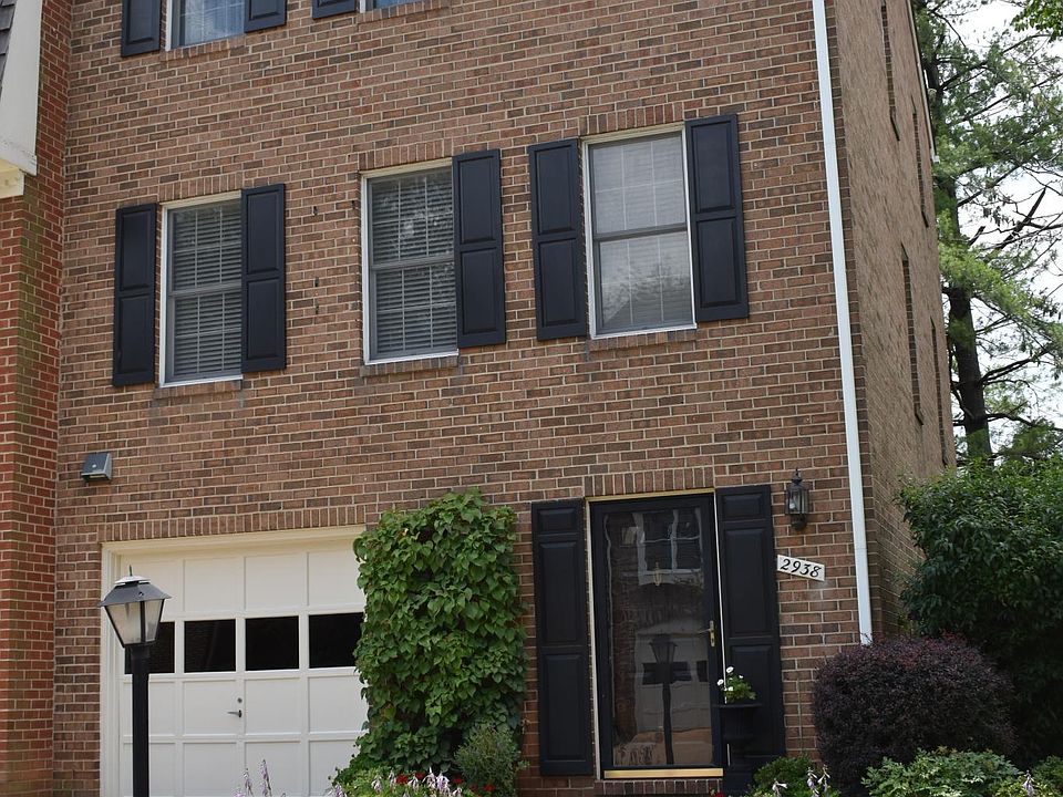 Three Level Brick End Unit Townhouse