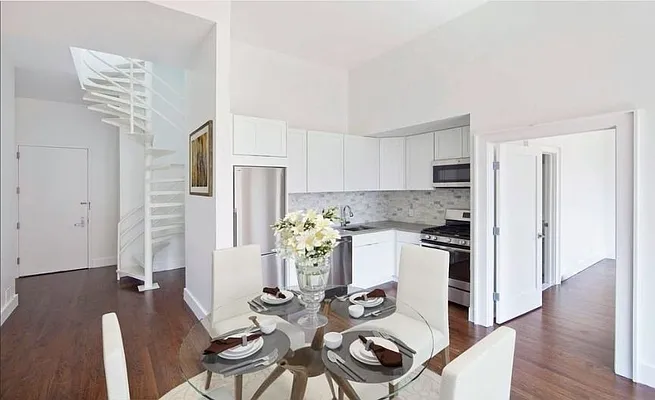 Rented by R New York | media 23