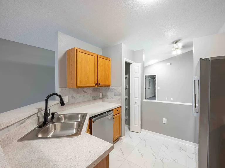 6920 Playpark Trl — Photo 32