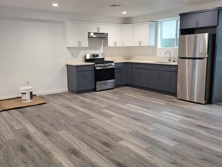 10116 S Broadway — Photo 2