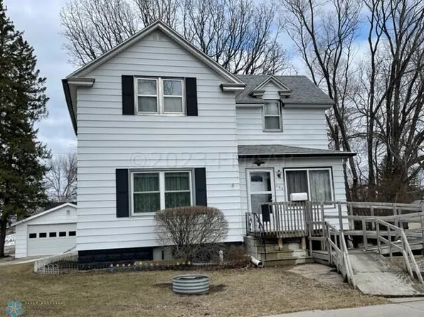 404 2nd St S, Wahpeton, ND 58075