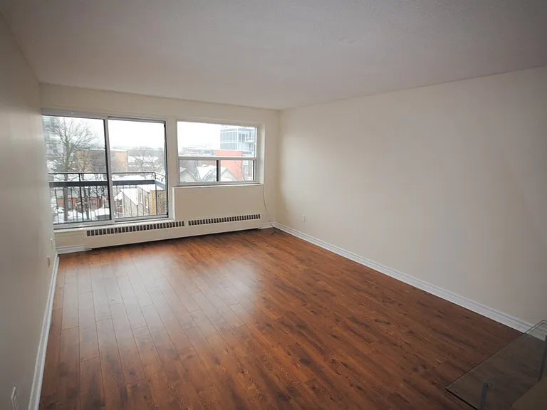 360 Frank St — Photo 7