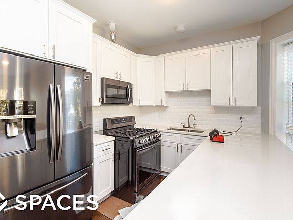 4th image of 3837 N Greenview Ave #Unt_2