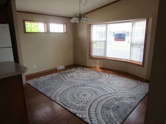 4th image of 658 Bluebird Cir #A