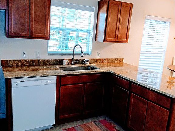 Kitchen-Granite-Farm Sink