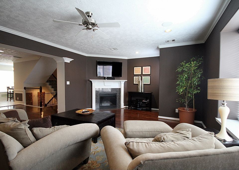 Great Family room with lots of natural light.