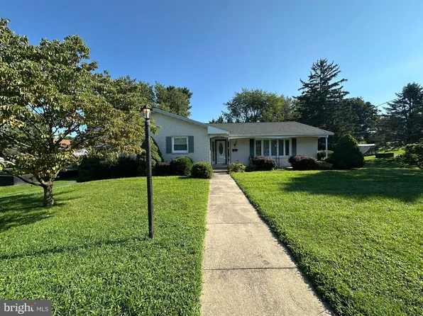 410 W 7th St, Waynesboro, PA 17268