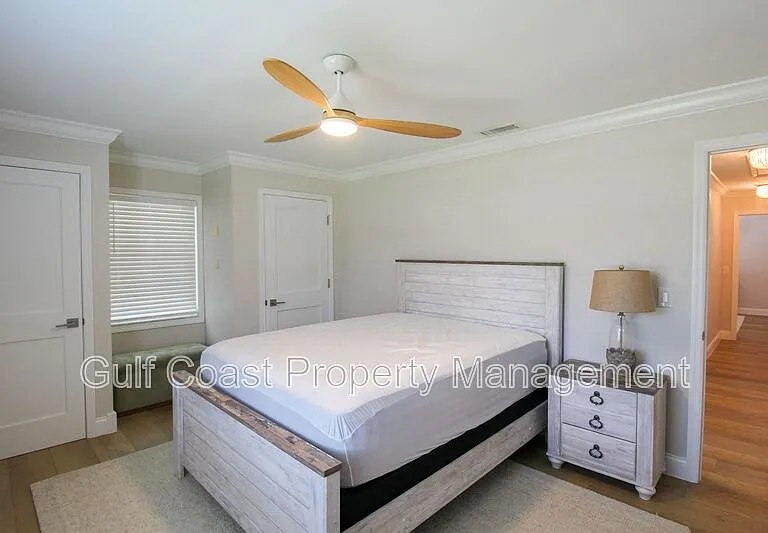 691 Russell St — Photo 10
