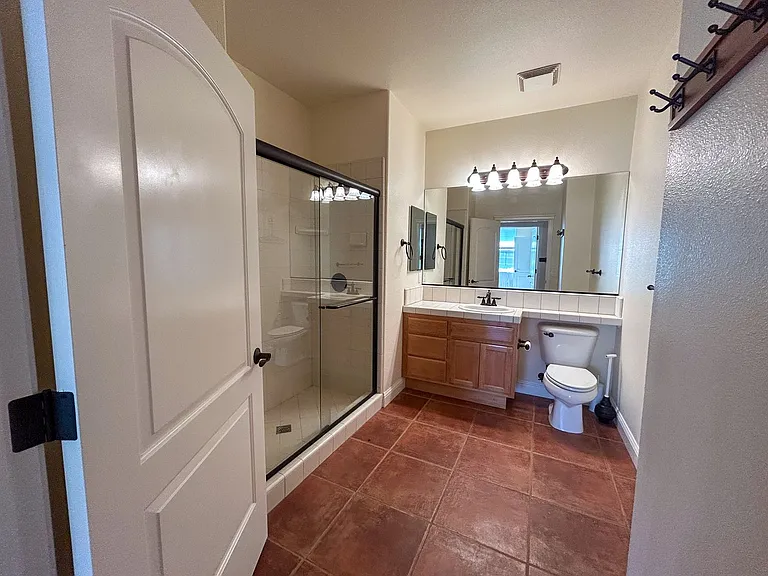 1340 Kate Ct — Photo 8
