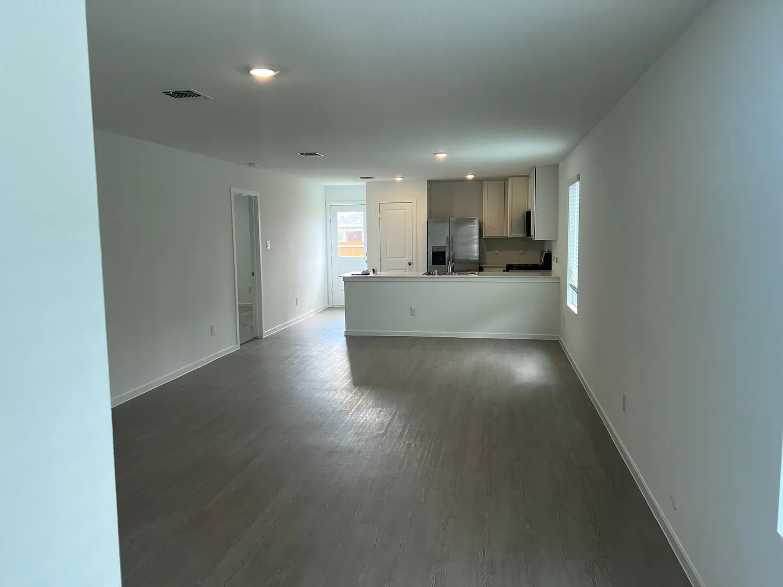 3 bed, 1411 sqft, $1,725 — Photo 3