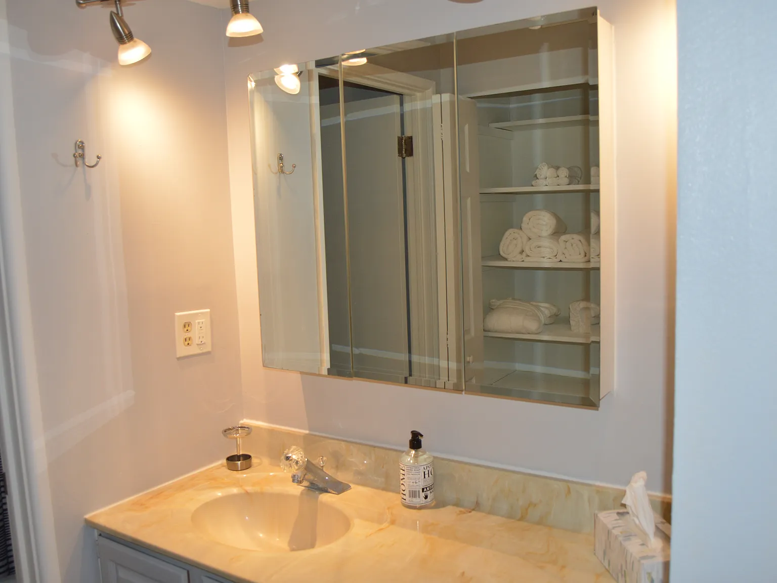4355 Maryland Ave — Photo 2