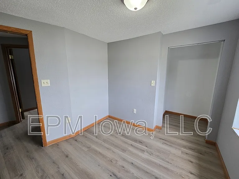 518 E 2nd St — Photo 32