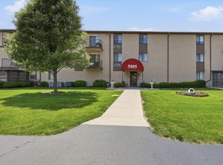 5885 Beechcroft Rd APT 302, Columbus, OH 43229