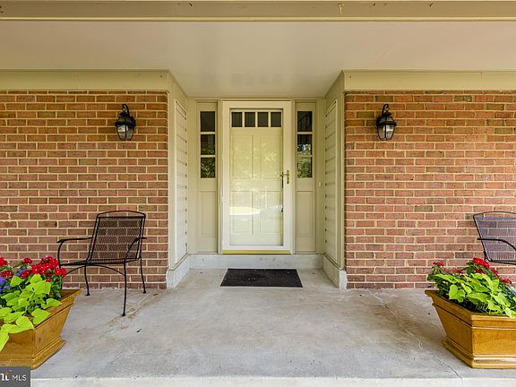 3rd image of 12428 Goldfinch Ct