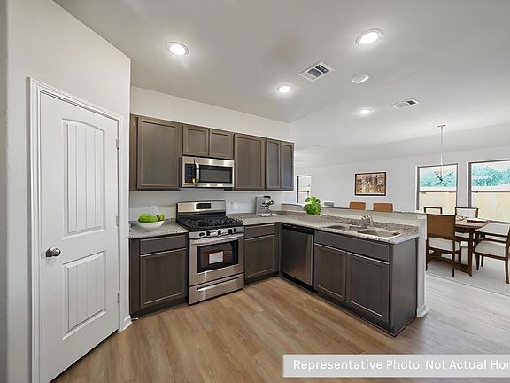 4th image of 18403 Christine Elizabeth Ln