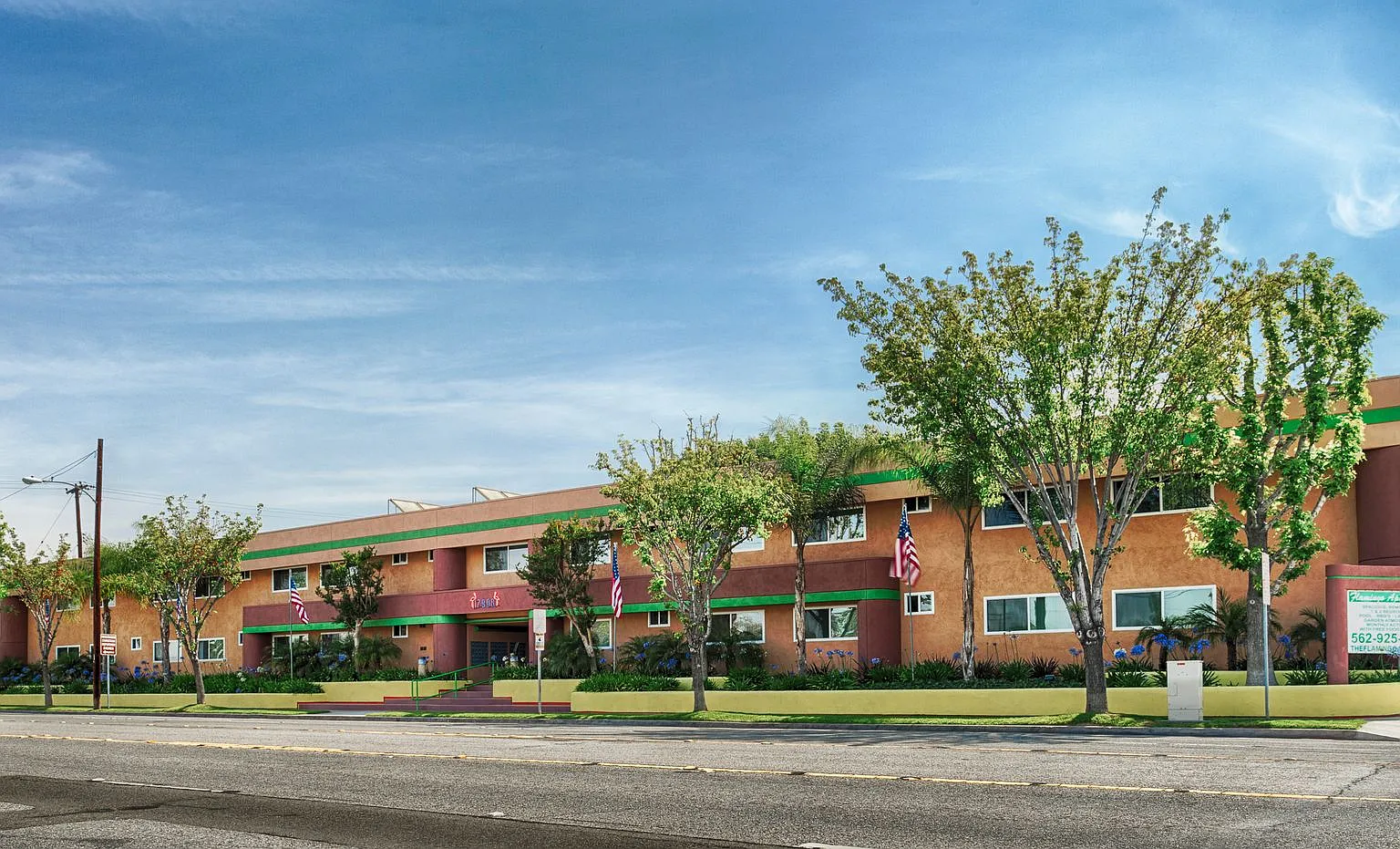 Flamingo Apartments — Photo 1
