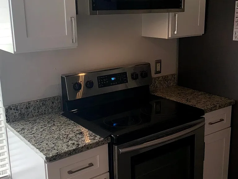 110 N Hawthorne Ave — Photo 9