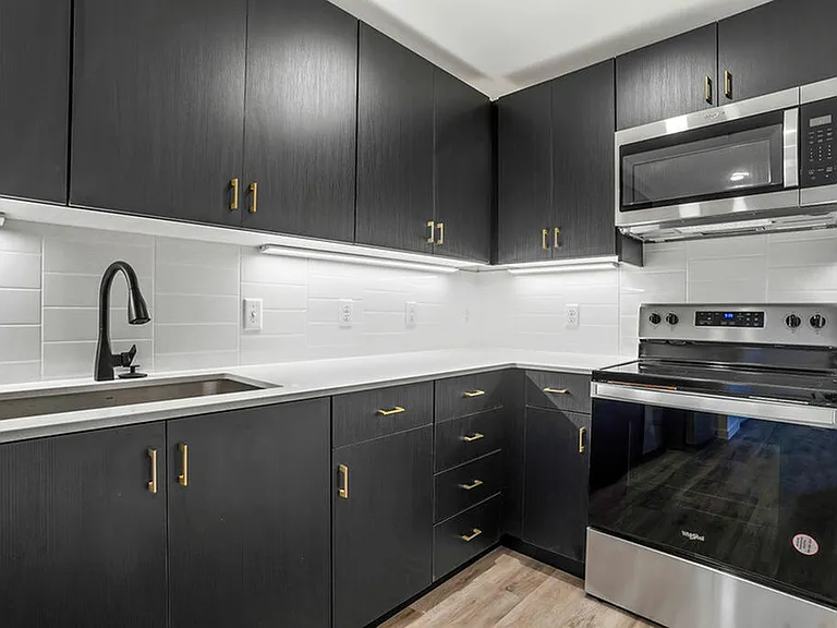 B Kitchen partial B Kitchen partial