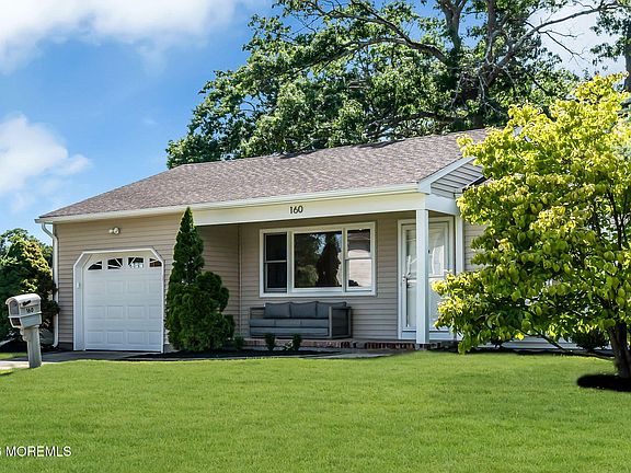 4th image of 160 Berkeley Drive