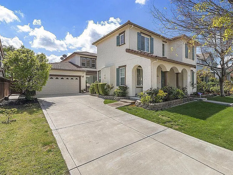 88 Felicia Ave — Photo 2